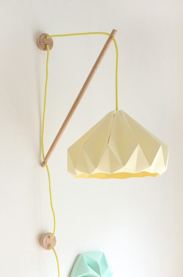 Houten muurlamp Klimoppe met papieren origami lamp Chestnut
