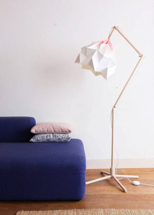 Houten vloerlamp Sneeuwklok met papieren origami lamp Moth XL